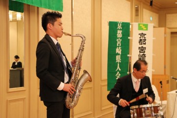 会員の郡山、久保田さんのジャズ演奏