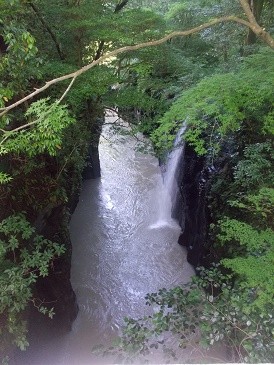 雄大で神秘的な高千穂峡。