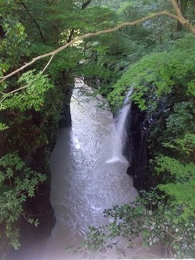 雄大で神秘的な高千穂峡。　